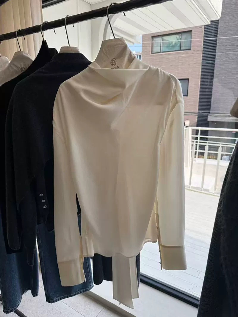 ELBORN 緞光垂領飄帶襯衫｜奶油白