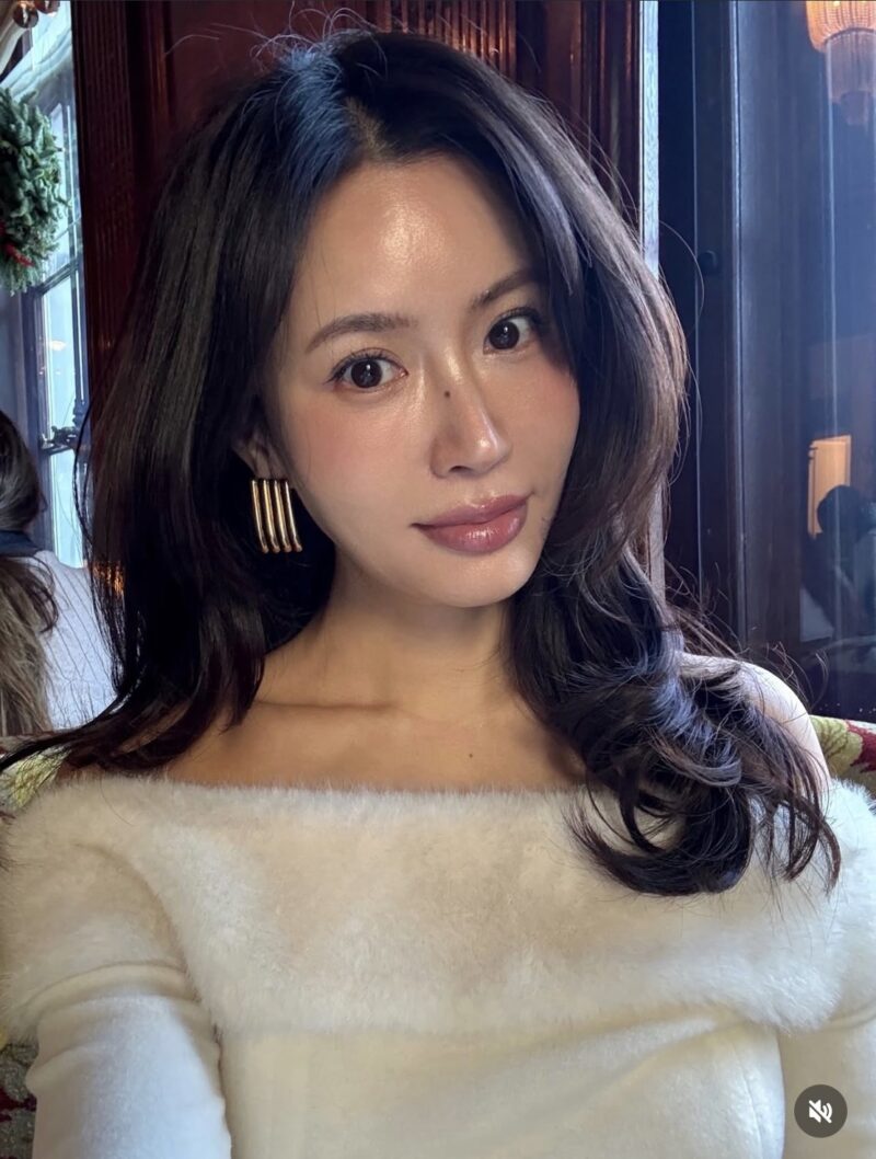 ELBORN 一字毛領上衣｜米白