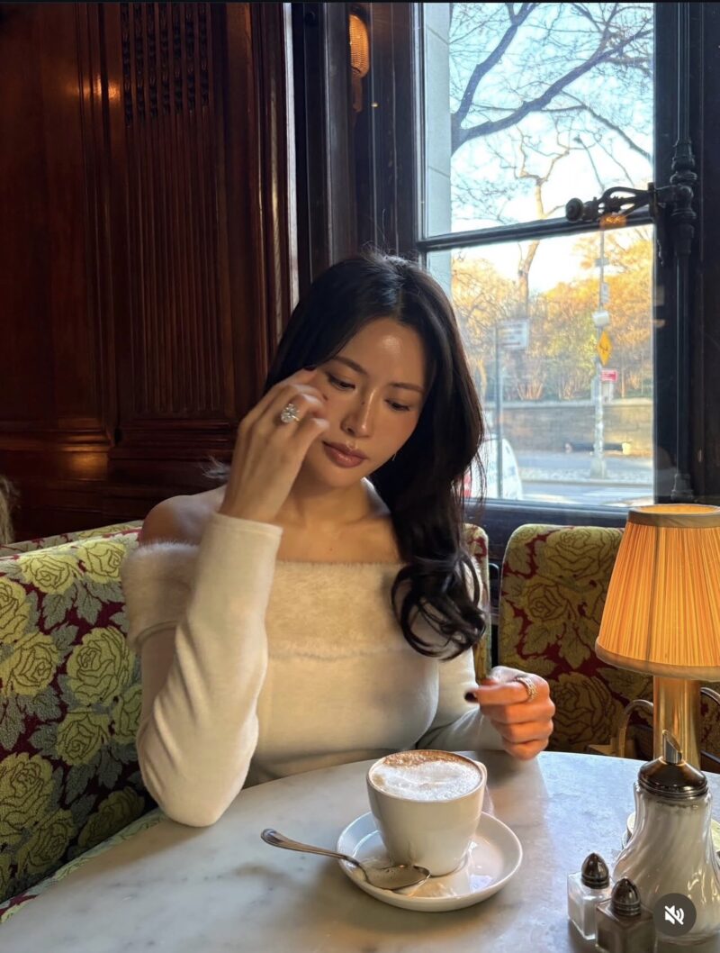 ELBORN 一字毛領上衣｜米白