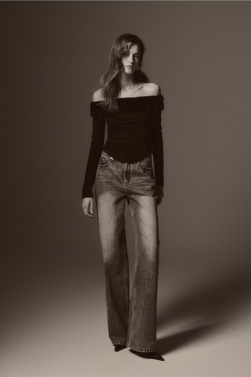 ELBORN 一字毛領上衣｜黑