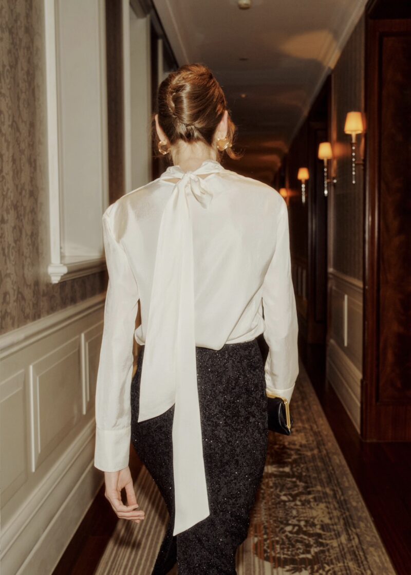 ELBORN 緞光垂領飄帶襯衫｜奶油白