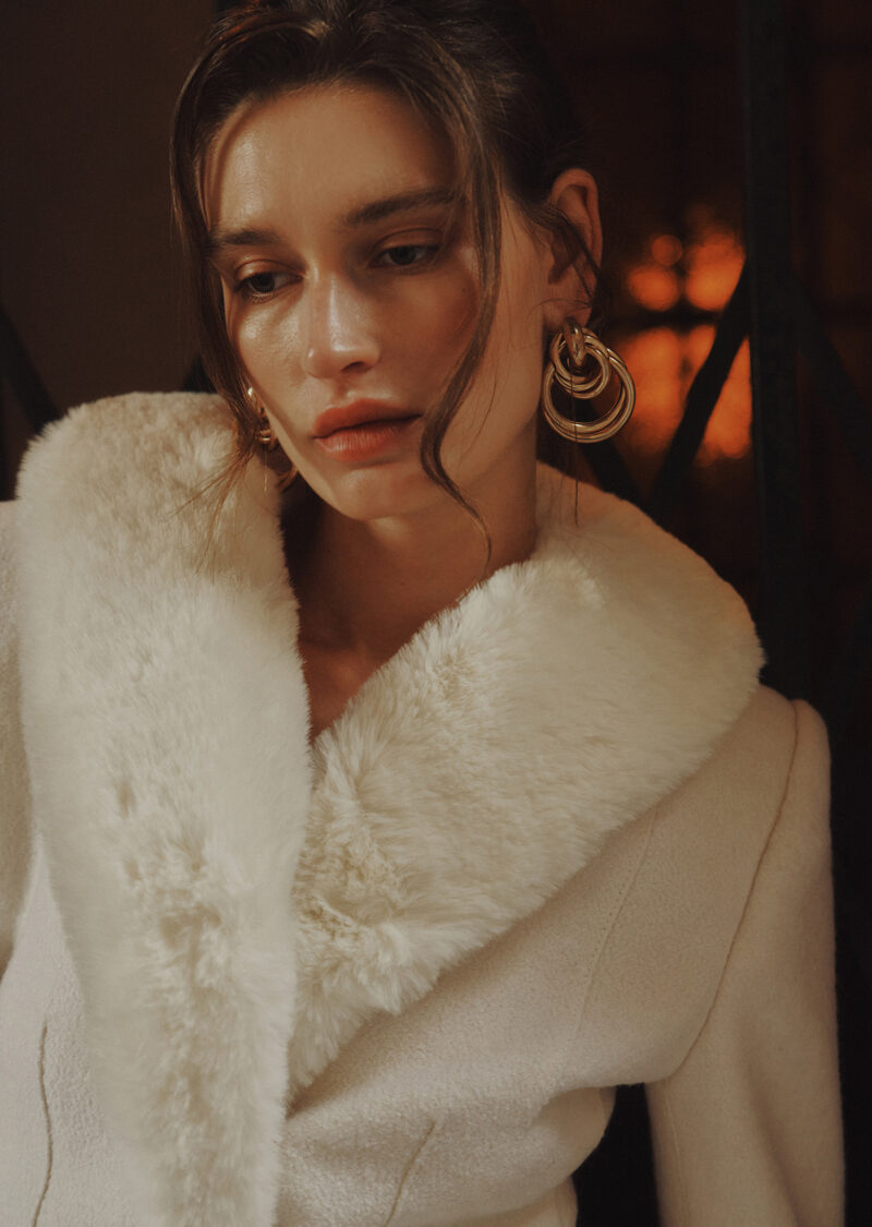 ELBORN 柔絨領羊毛收腰外套｜米白