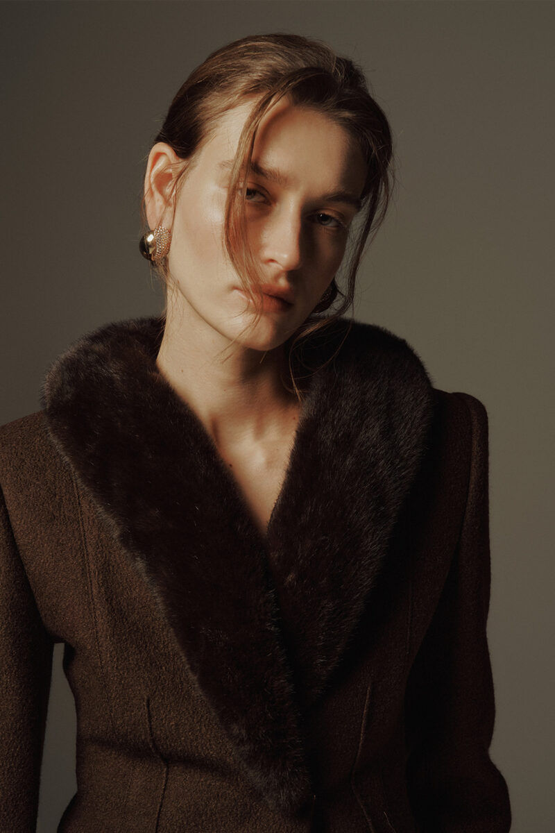 ELBORN 柔絨領羊毛收腰外套｜咖