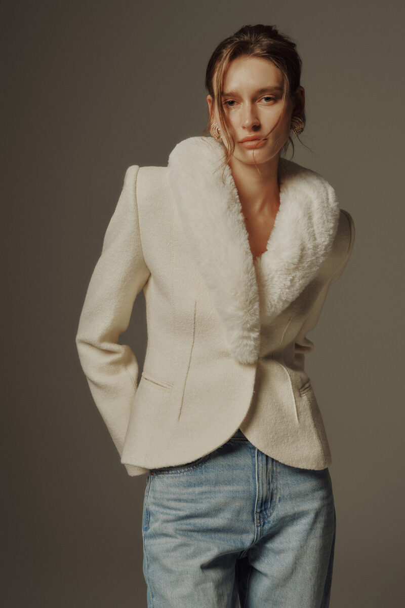 ELBORN 柔絨領羊毛收腰外套｜米白