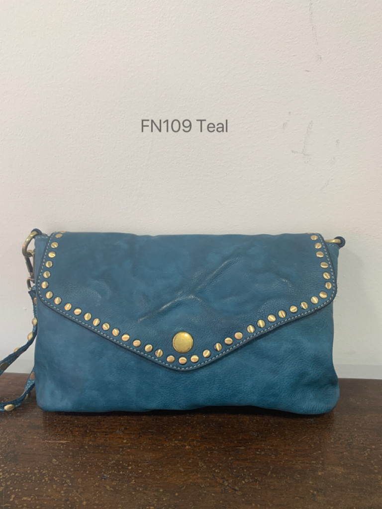 IMG_2973 FN109 義大利水洗真皮|復古鉚釘信封包(附長背帶)
