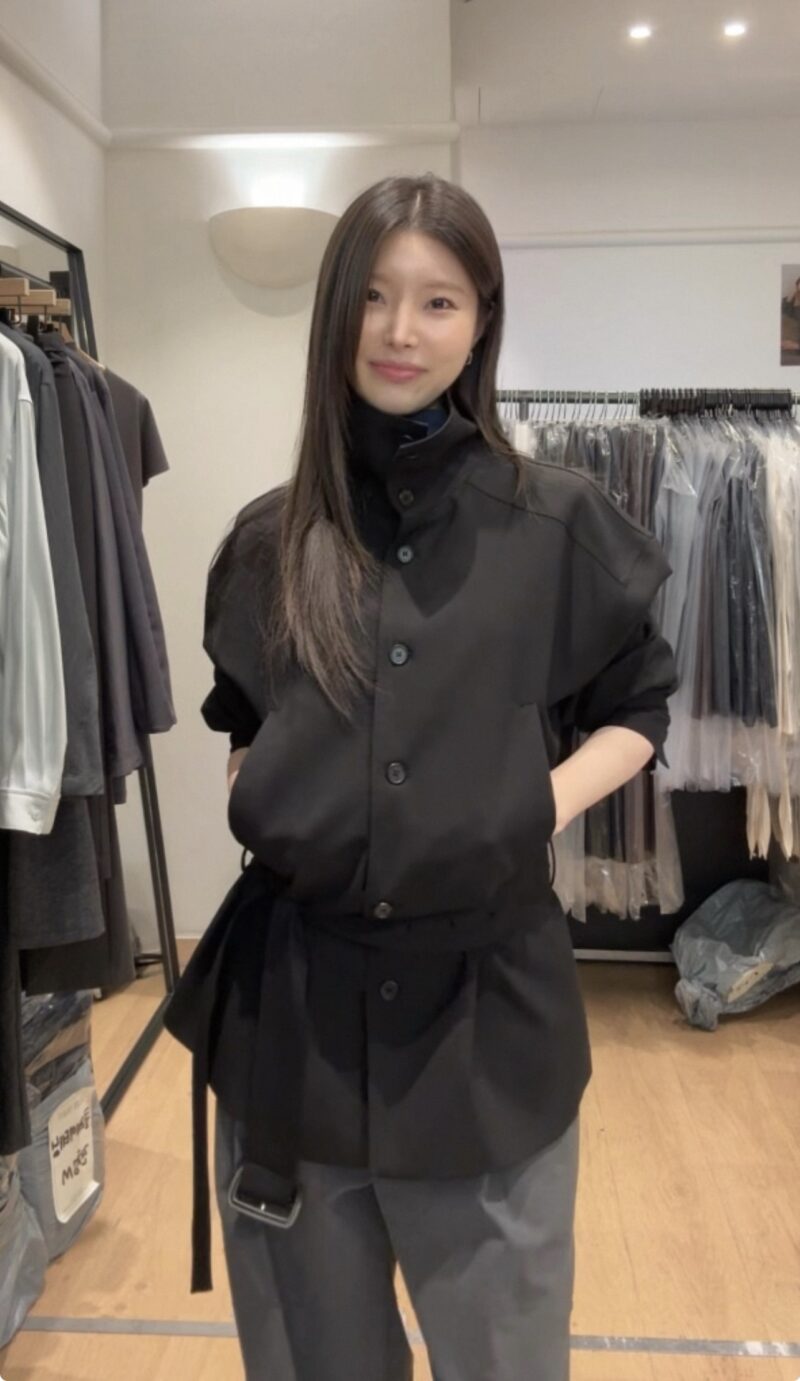 立領腰帶中短版風衣外套