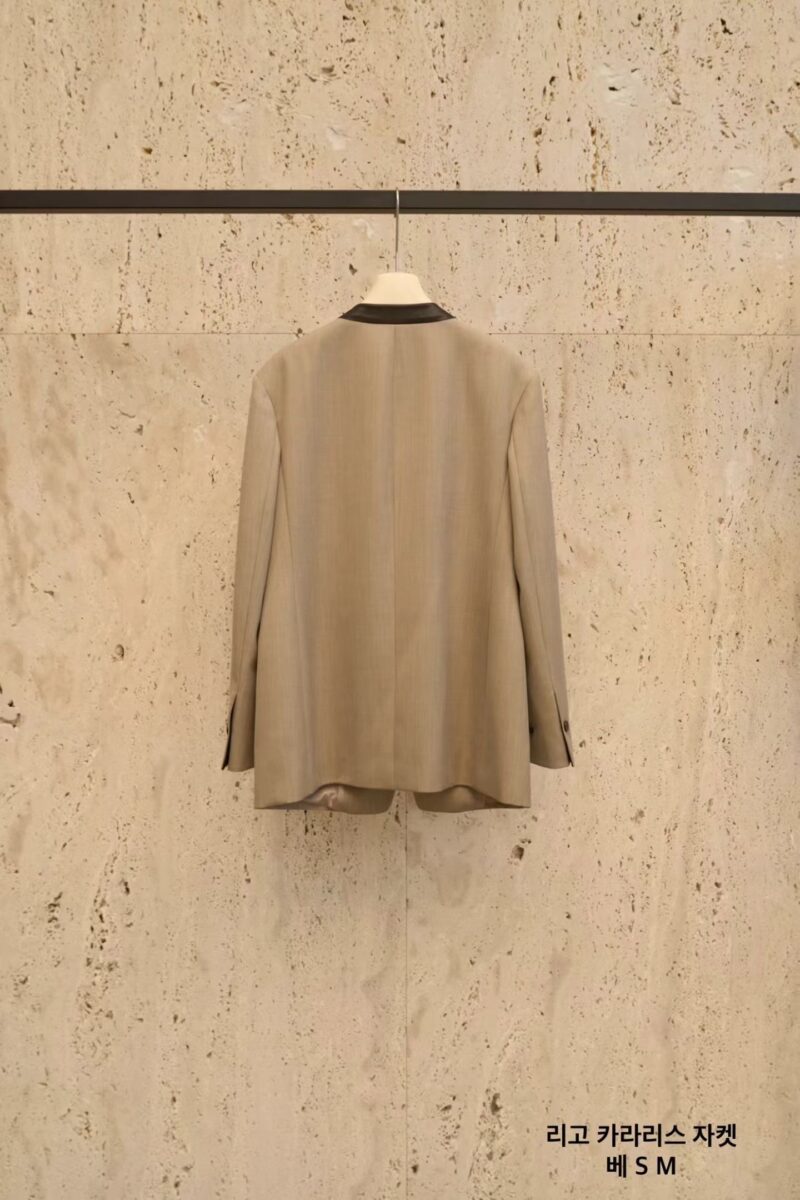 7332038f8a6314cdcdd77905f8db81f2 皮革邊飾無領西裝外套
